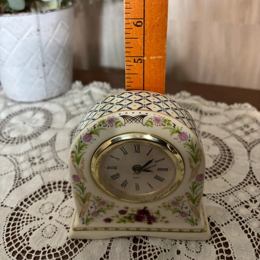 JJI International Porcelain Mantel Desk Clock with Floral Design and Gold Trim